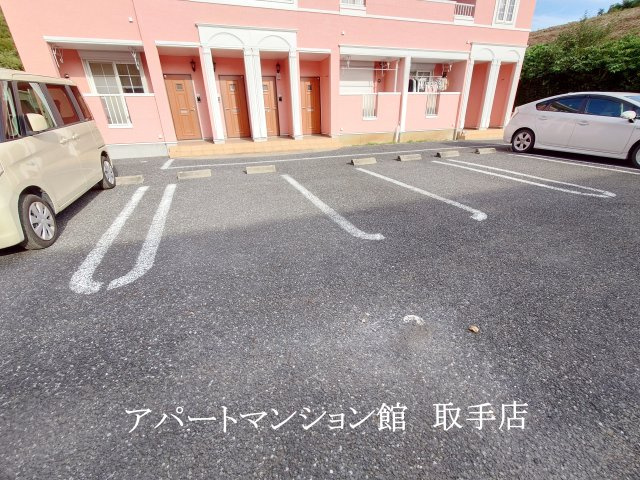 ヴィラブリーゼＡの駐車場