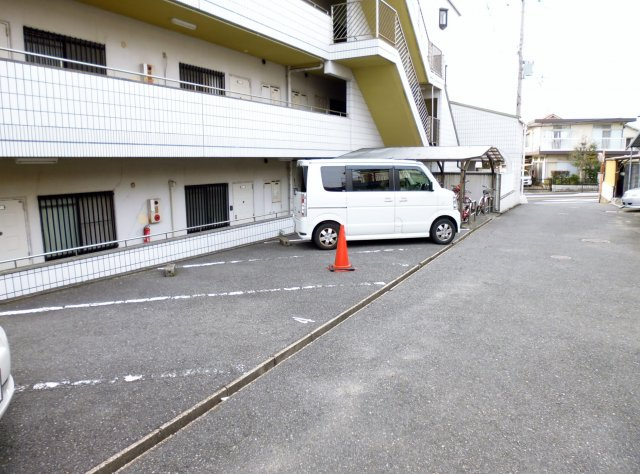 ビアンコディモーラの駐車場