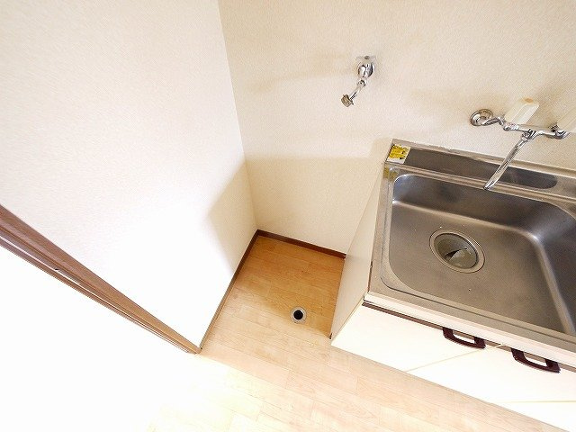 メゾンレイ天理の設備|室内洗濯機置き場です。