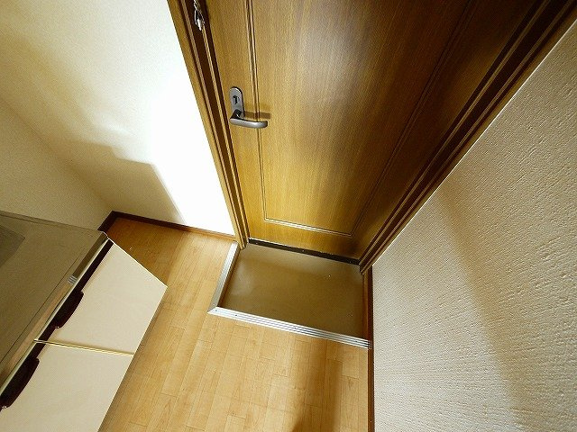 メゾンレイ天理の玄関|シンプルで使いやすい玄関です