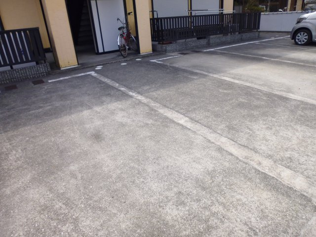 ハイツコーエーⅡの駐車場