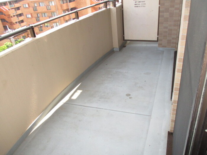 エーヴィゲス市川のバルコニー