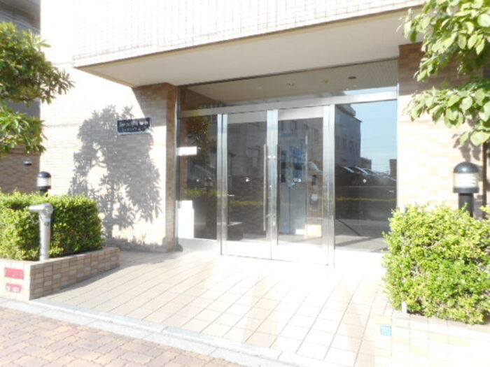 エーヴィゲス市川のエントランス