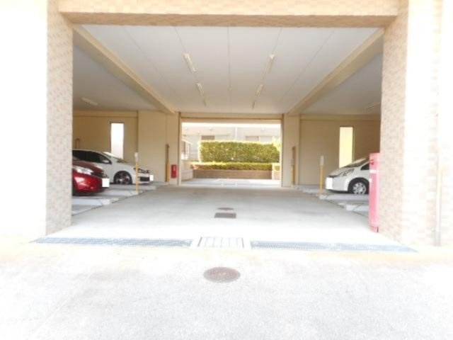 エーヴィゲス市川の駐車場