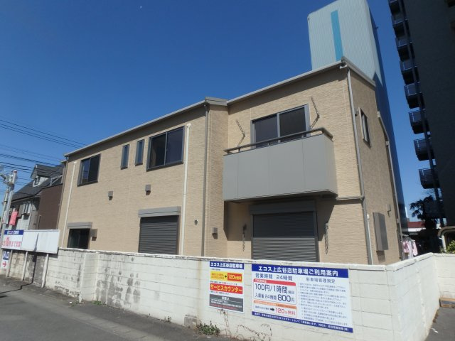 鶴ヶ島市大字上広谷のアパートの外観