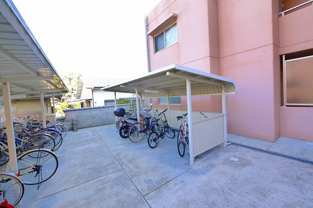 ベルドミール（南半田西町）のその他共用部分|共用の駐輪場です