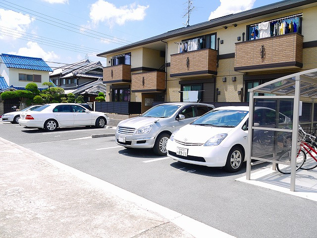 エスペーロの駐車場|車をお持ちの方に嬉しい駐車場付きの物件です