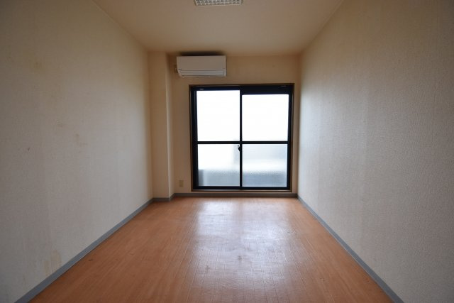 フェリスビラの洋室