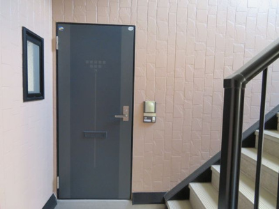 【その他共用部分】 | ルシオール | 玄関前と階段