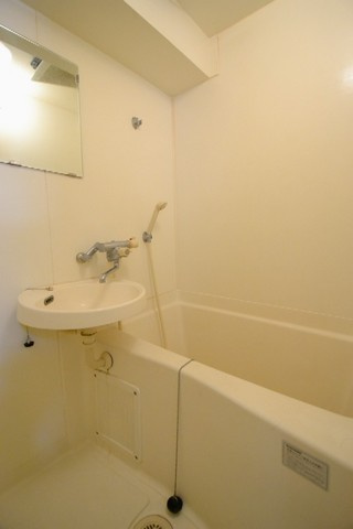 エステート博多駅南ハウスの浴室|エステート博多駅南ハウス（1R）　風呂