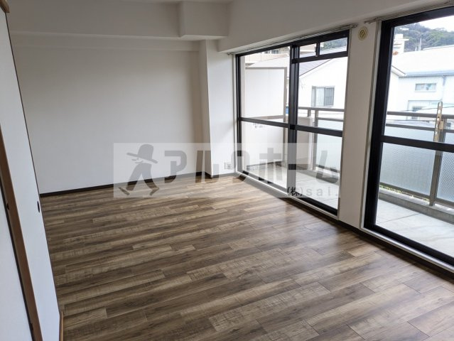 グリーンベールヒル柏原の居間・リビング