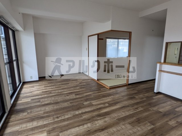 グリーンベールヒル柏原の居間・リビング