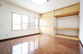 【洋室】 | 手稲本町1-2戸建 | 明るい陽射しが射し込むリビング