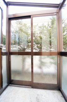 【その他共用部分】 | 手稲本町1-2戸建 | 勝手口のポーチの中