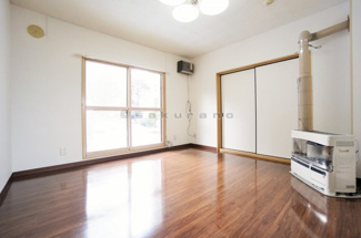 【居間・リビング】 | 手稲本町1-2戸建 | 明るい陽射しが射し込むリビング