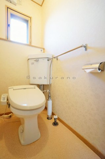 【トイレ】 | 手稲本町1-2戸建 | 清潔な洗浄機能付温水シャワートイレ