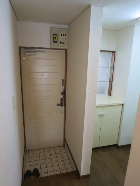 エスティハイツの玄関