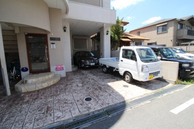 【駐車場】 | メゾンエリタージュ