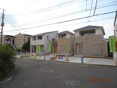 【前面道路含む現地写真】 | さいたま市緑区馬場2丁目　土地広々約50坪　新築分譲住宅全3棟・残1棟