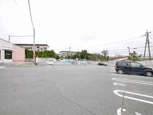 押熊町ロードサイド店舗の駐車場