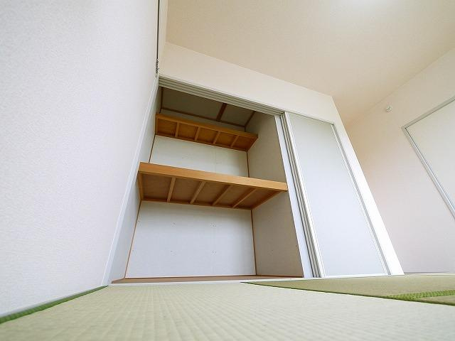 コスモス結崎　Ｃの収納|こまごまとしたものを収納できそうですね