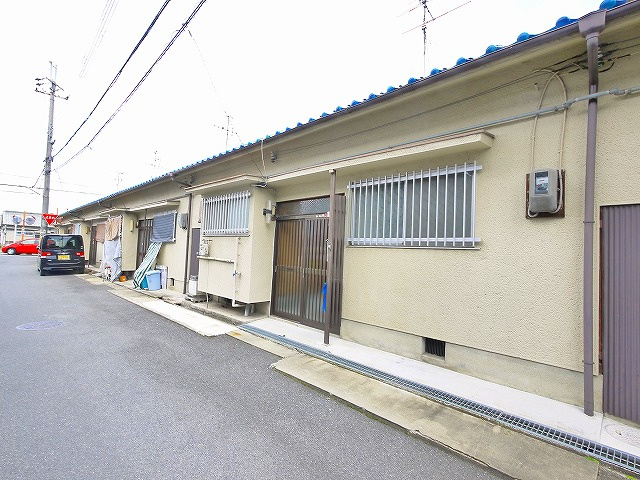 酒井永夫貸家のその他共用部分|昔懐かしい外観です。