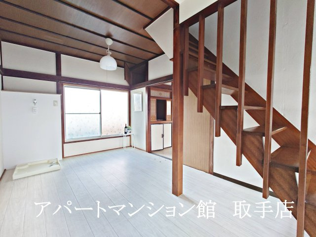 金子邸(東６丁目)の居間・リビング