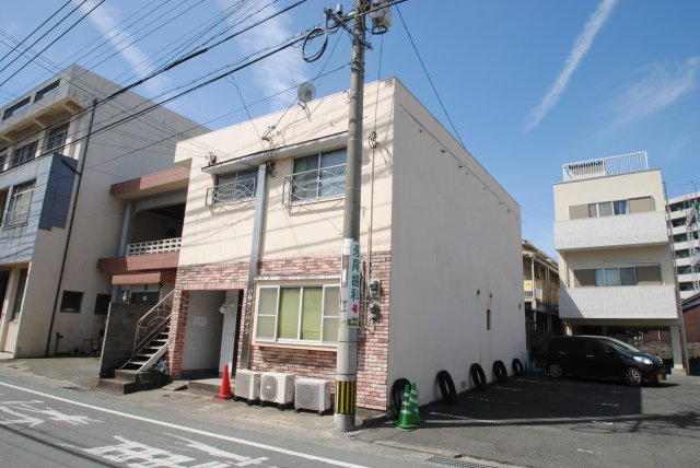 小林サンハイツの外観|※奥の棟です