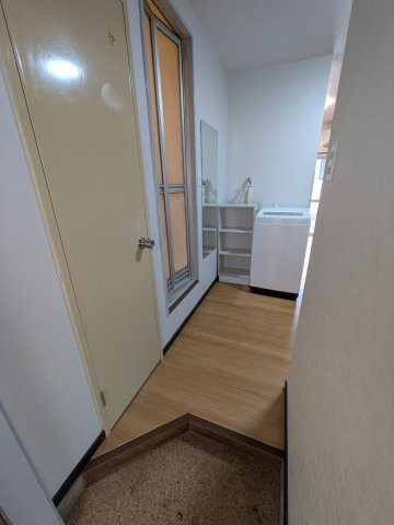 小林サンハイツの玄関