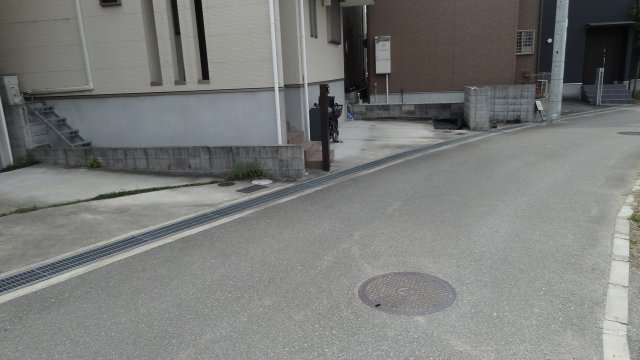 箕面市今宮４丁目　中古戸建の前面道路含む現地写真