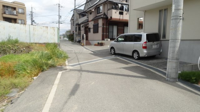 箕面市今宮４丁目　中古戸建の前面道路含む現地写真