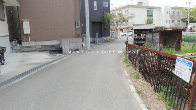 箕面市今宮４丁目　中古戸建の前面道路含む現地写真