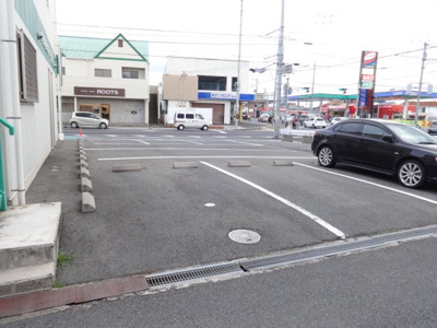 【駐車場】 | 中田マンション | 敷地内駐車場空き有り！月額5000円！