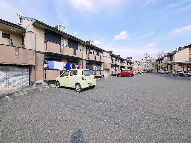 ヴィラージュN Ⅰ棟の駐車場|駐車場です