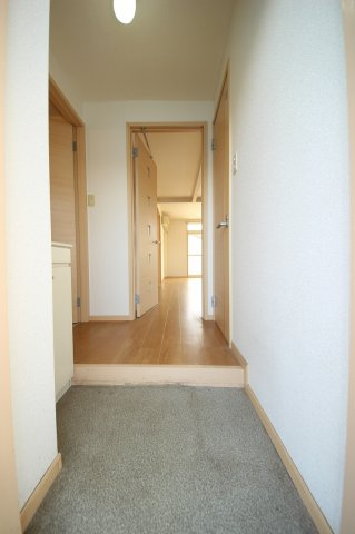 レジデンス大森Aの玄関|シンプルで使いやすい玄関です