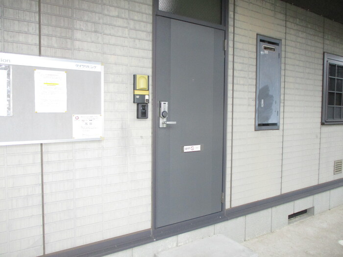 グリーンヒルズL棟の玄関