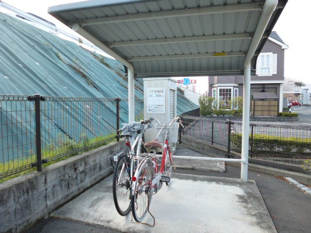 総社市門田のアパートのその他共用部分|自転車置き場