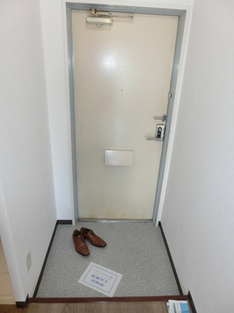 ラ・ペール一番館の玄関