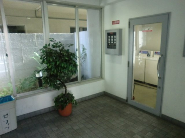 ラ・ペール一番館のエントランス