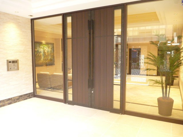 S-RESIDENCE淀屋橋（エスレジデンス淀屋橋）　BRAVI不動産のエントランス
