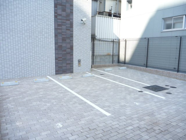 S-RESIDENCE淀屋橋（エスレジデンス淀屋橋）　BRAVI不動産の駐車場