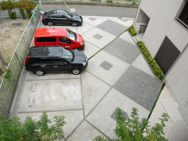 【駐車場】