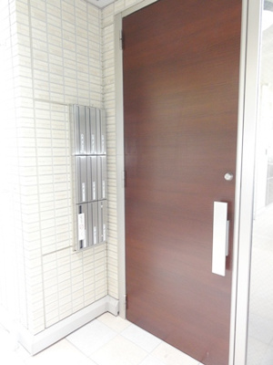 【エントランス】 | アネーロ・チヨ | オートロック機能付き