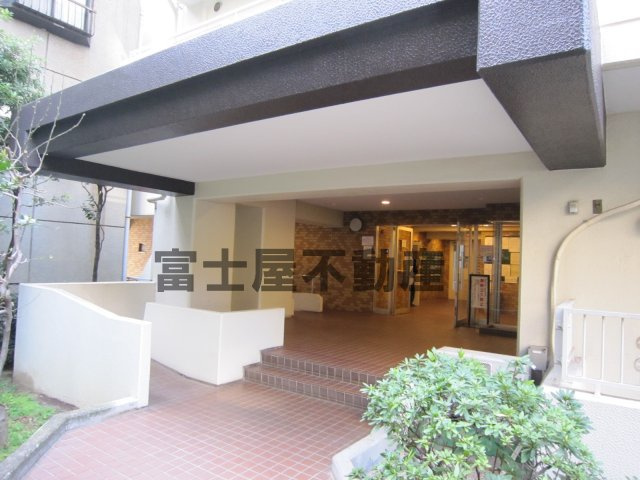 ソフトタウン板橋区役所前のエントランス