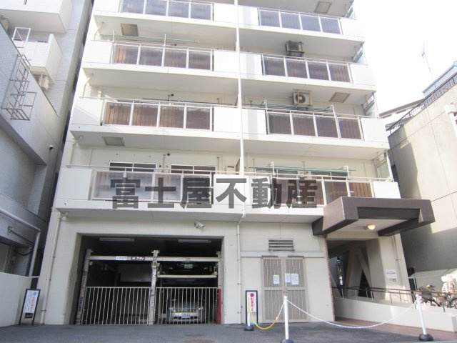 ソフトタウン板橋区役所前の外観