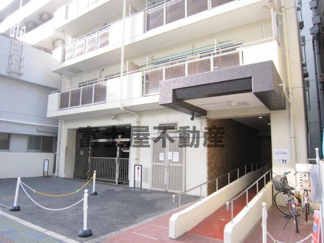 ソフトタウン板橋区役所前の外観