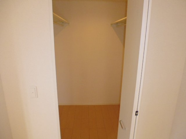 ルネス神田Ⅰの収納|ウォークインクローゼット