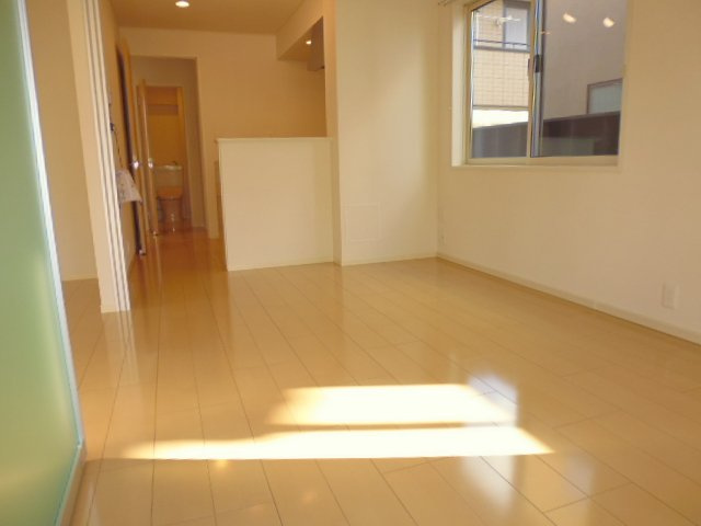 ルネス神田Ⅰの居間・リビング