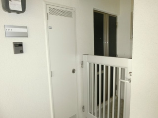 【玄関】 | レジデンスフェリーチェ | ※写真等は別の部屋参照の為現状を優先とします。（反転タイプも有り）