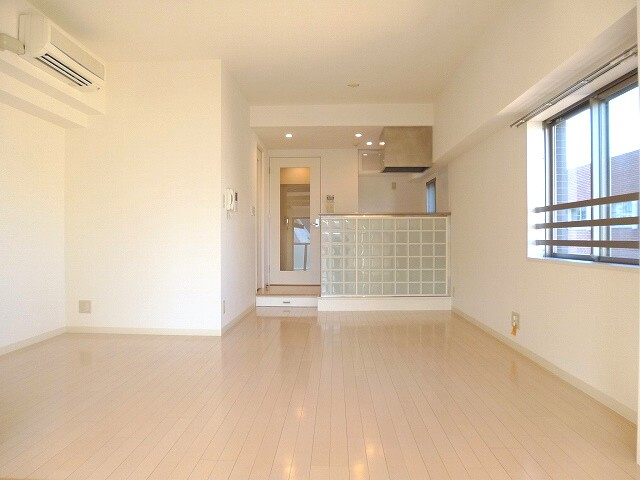 RESIDIA上野御徒町の居間・リビング|レジディア上野御徒町の室内です